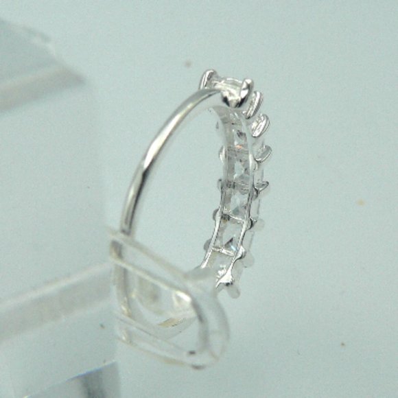 Sz 7 Simulated Diamond 7 Stone Ring - Picture 4 of 6